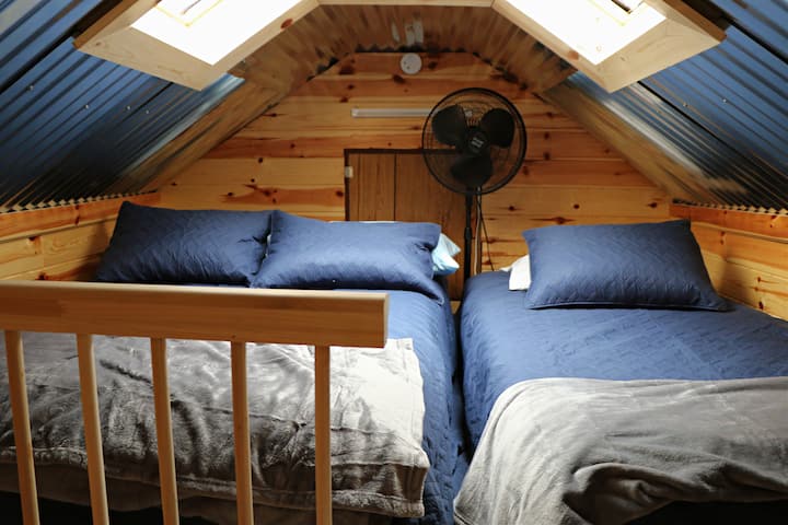 Comfortable full and twin mattress for sleeping 