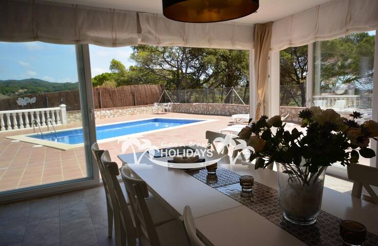Costa Brava Holidays Villa Yuca, Sea views, Pool gallery image 5