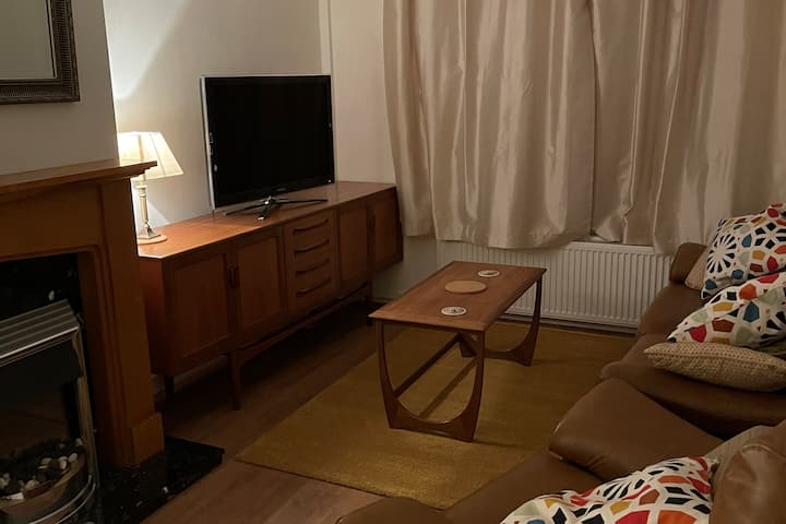 Charming 2 Bed House With Free Parking - Ledbury