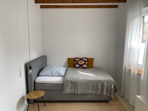 Successful Airbnb property: Beautiful tiny house with garden and terrace in Krefeld
