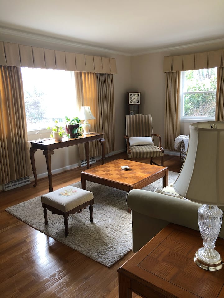 Wakefield Ct | Private Parking Spots | Fast Wifi - Charlottesville, VA