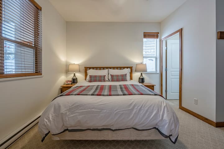 Chumba cha kulala cha Master - Kitanda cha malkia 