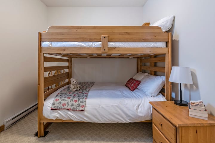 Chumba cha kulala #2 - Vitanda vya ghorofa - Vitanda viwili/viwili