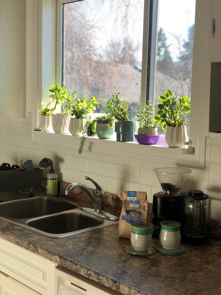 Cheerful 2 bedroom home in Old Glenmore Houses for Rent in Kelowna