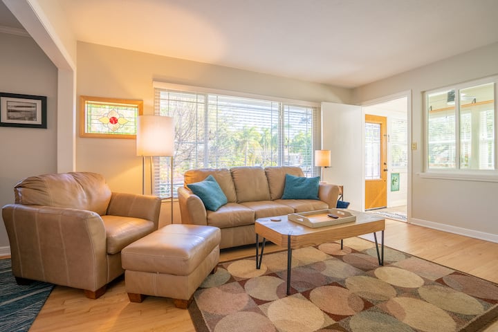 Lovely Bungalow In Historic Kenwood - St. Petersburg, FL