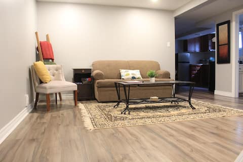 Cozy Halton Hills Suite with Arcade Machine
