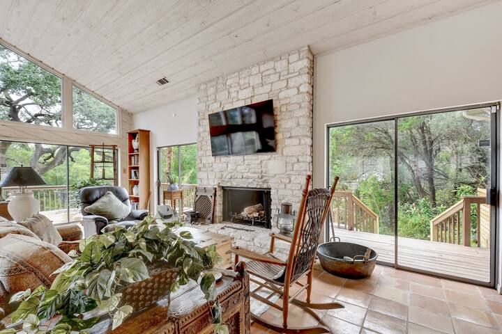 Charming 1970’s Texas Ranch w/ Pool & Hot tub gallery image 2