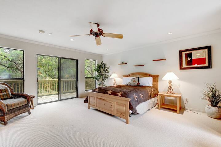 Charming 1970’s Texas Ranch w/ Pool & Hot tub gallery image 5