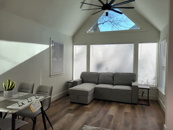 Adorable 1 Bedroom Air Bee N Bee. With A Queen Bed - Fort Collins, CO