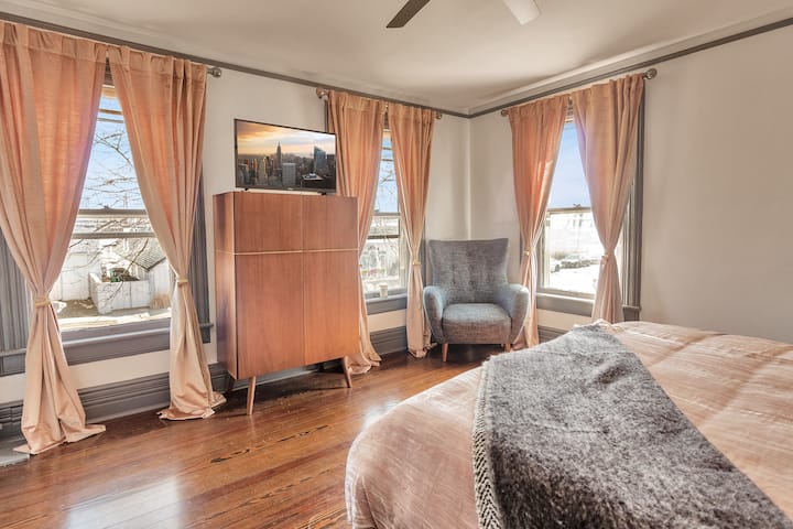 Breathtaking sunrises from your King Bed