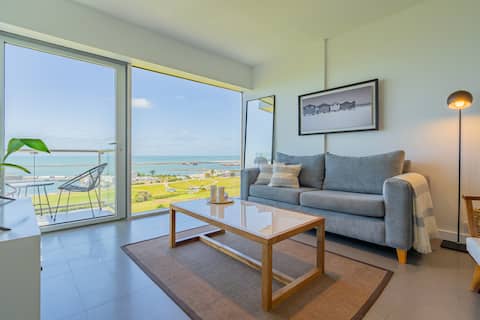 Anuncio de Airbnb popular: Modern apartment facing the sea and the golf course. en San Carlos
