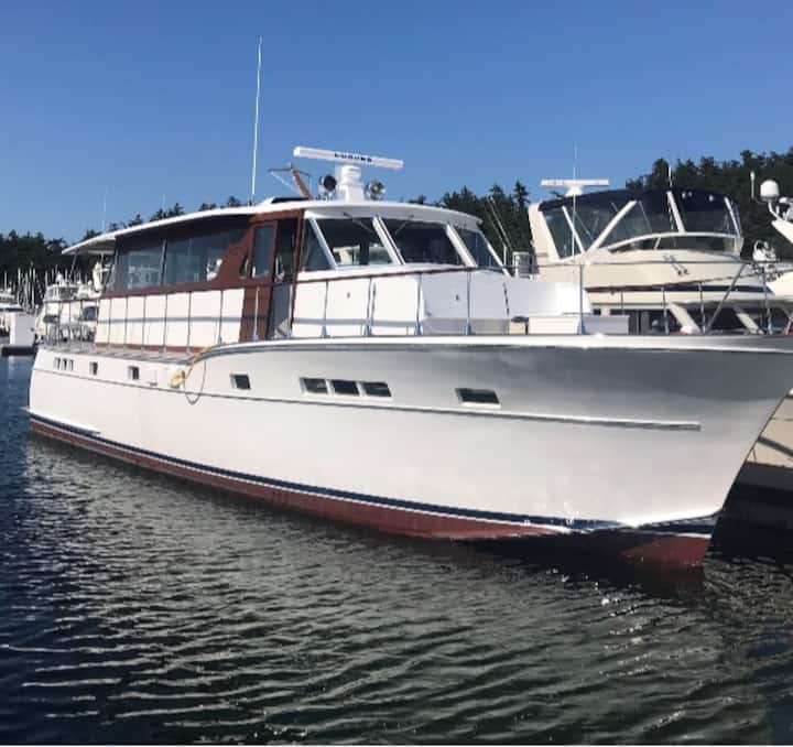 Classic 1956 Chris Craft Wood YachtStay & Cruise Boats for Rent in