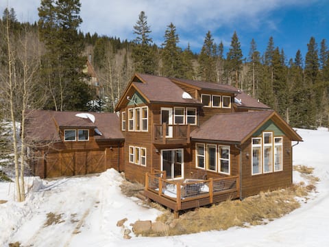 Hot tub, easy/flat driveway, unobstructed mtn view