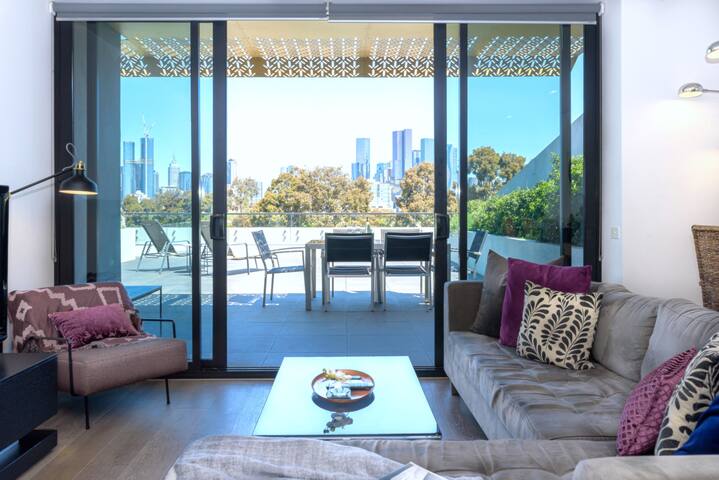 Cosmo Stays- Penthouse with Incredible City View gallery image 2