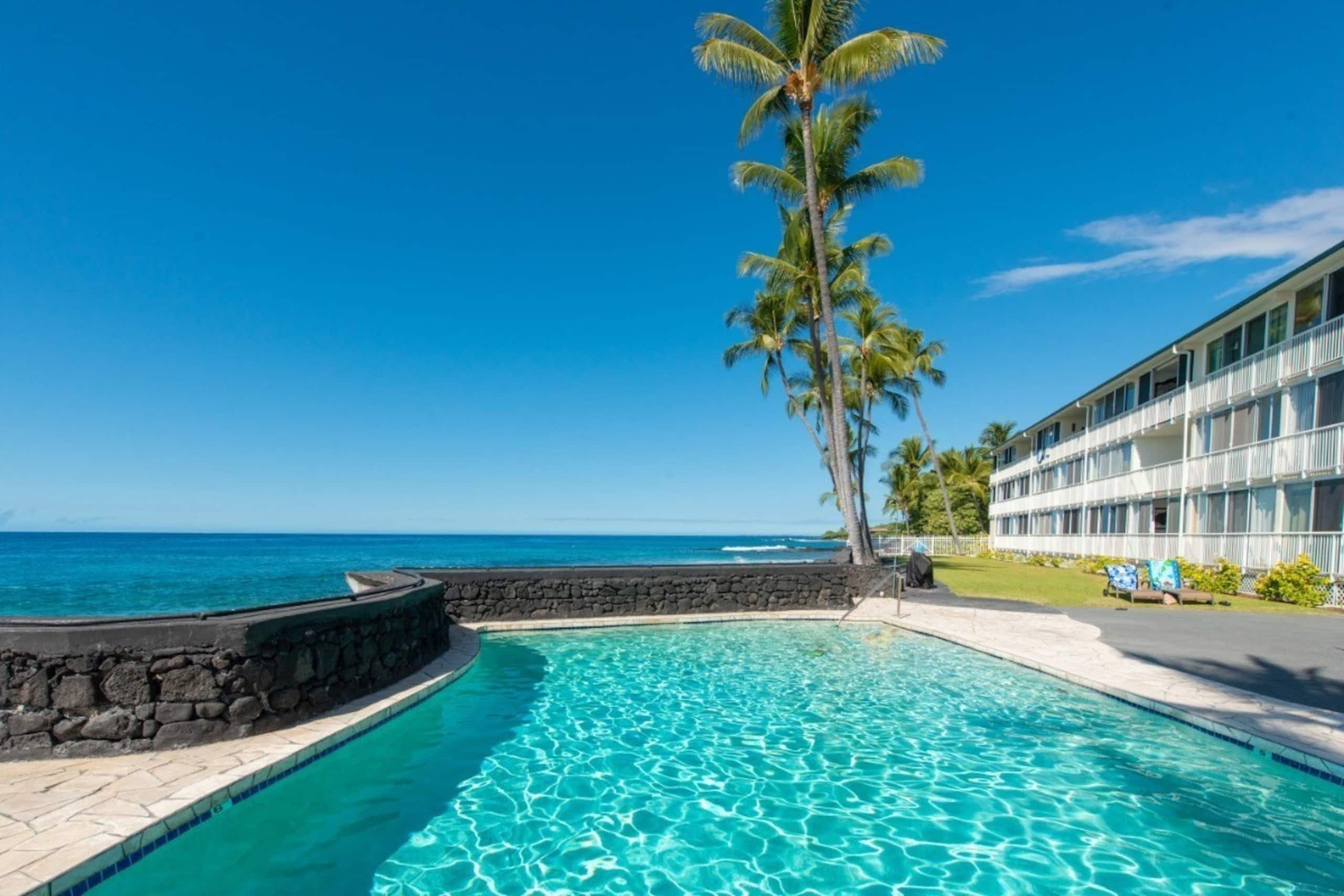 Condo in Kailua-Kona · ★4.98 · Studio · 2 beds · 1 bath - Image 14