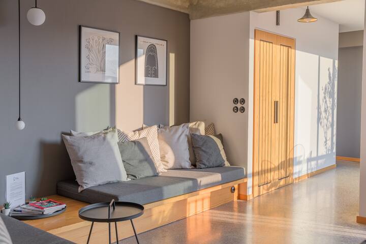 TheHostMaster Picturesque Acropolis Hill Penthouse gallery image 4