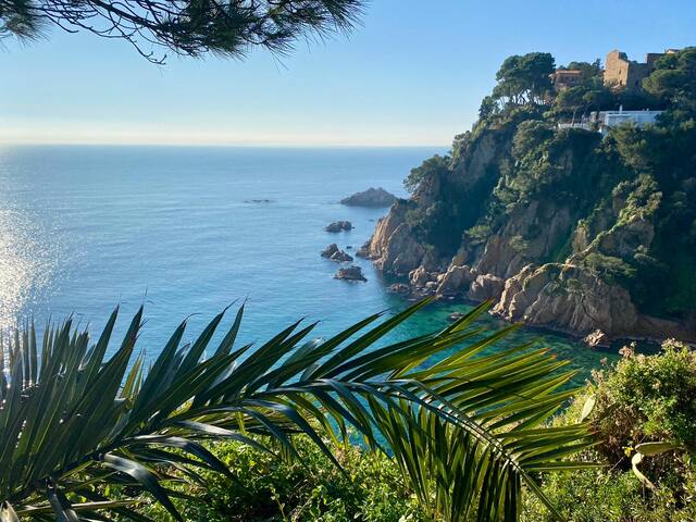 Luxury villa with incredible sea views gallery image 4