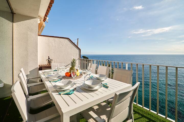 Luxury villa with incredible sea views gallery image 2