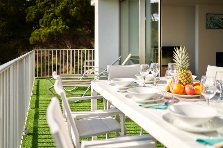 Luxury villa with incredible sea views gallery image 3