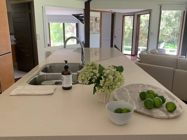 Tranquil home, walking distance to the beach. gallery image 3