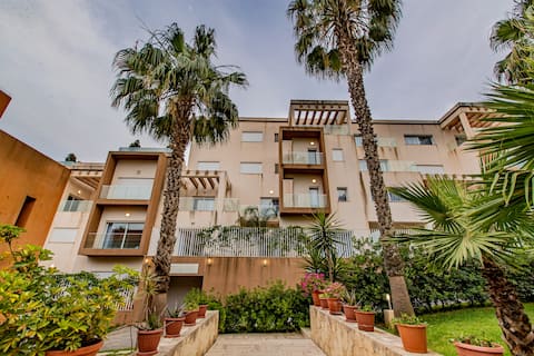 F3 luxury furnished with pool and gym