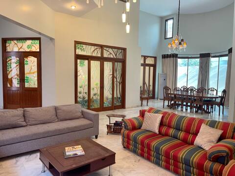 GORGEOUS 5 BEDROOM 7 BATH  SPACIOUS  OCEAN VILLA