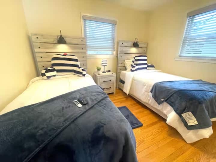 Twin beds can be put together by host if requested by guest. 