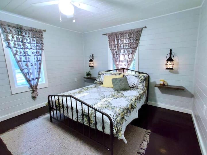 Encantador dormitorio tamaño queen