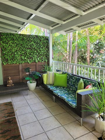 Top Floor 3 Bedroom Treehouse Apartment