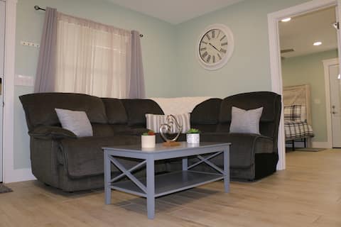 Top Airbnb: beautiful lodging 6 minutes from busch garden in University Square
