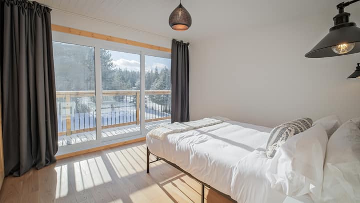 chambre à l'étage avec accès balcon