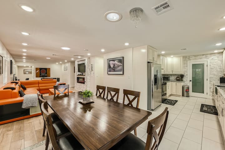 Charming Beachfront Retreat Near Las Vegas Strip