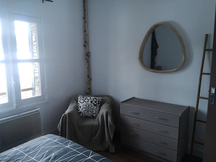 ห้องนอนชั้นล่าง