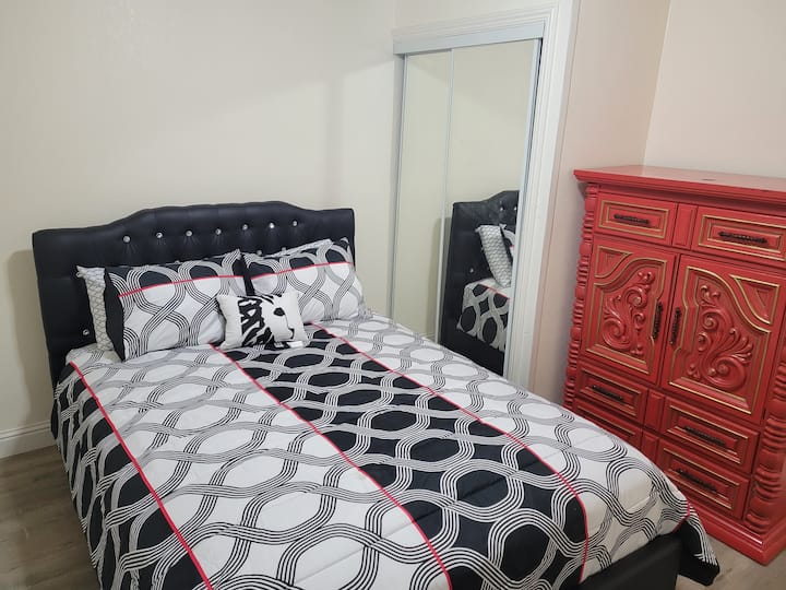 Adorable 1 bedroom apartment located in Vallejo Guesthouses for Rent