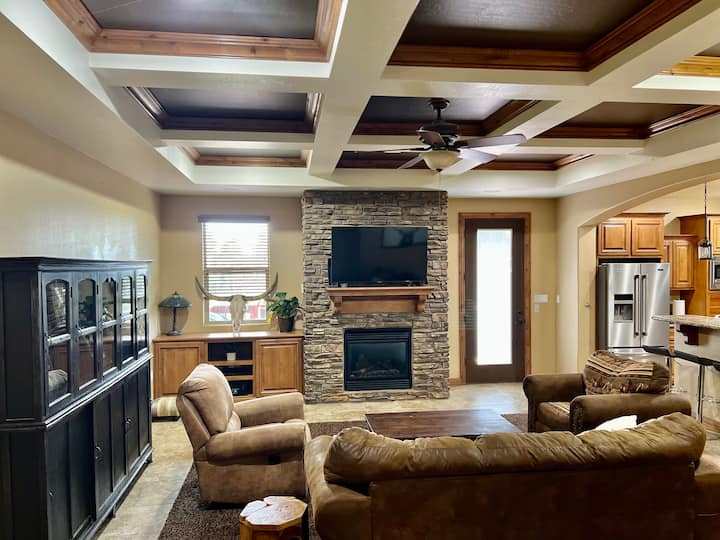 Stunning 4br Home W/ Huge Game Room On 1 Acre - Show Low, AZ