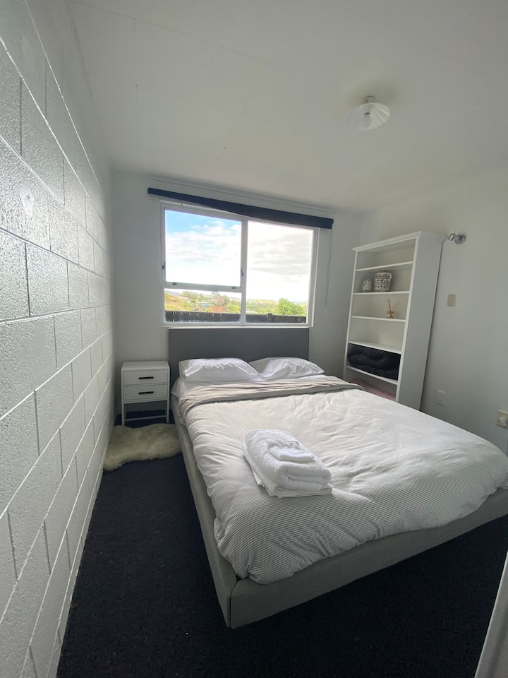 Cama doble en la planta baja