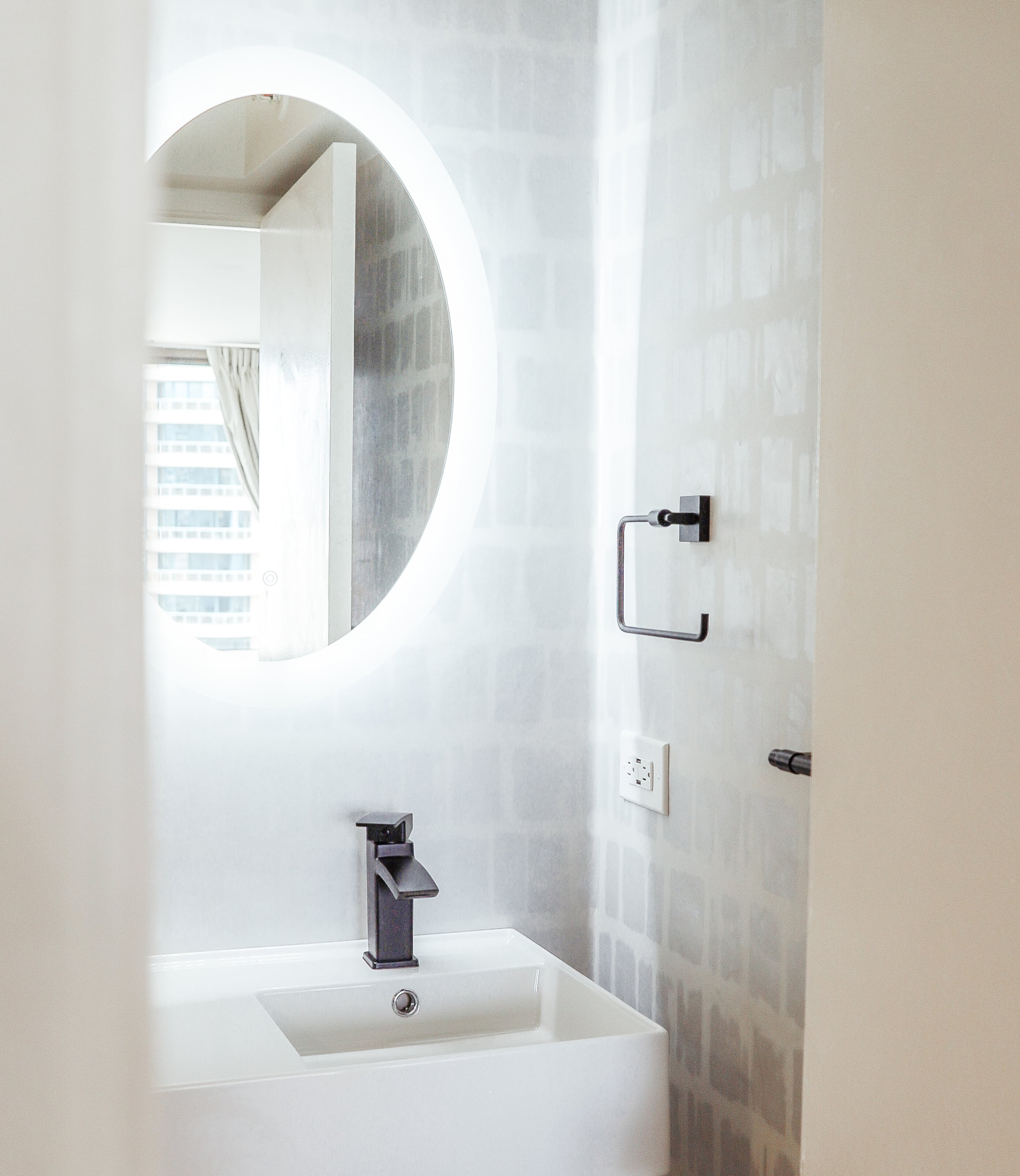 Condo in Honolulu · ★4.8 · 1 bedroom · 1 bed · 1 private bath - Image 9
