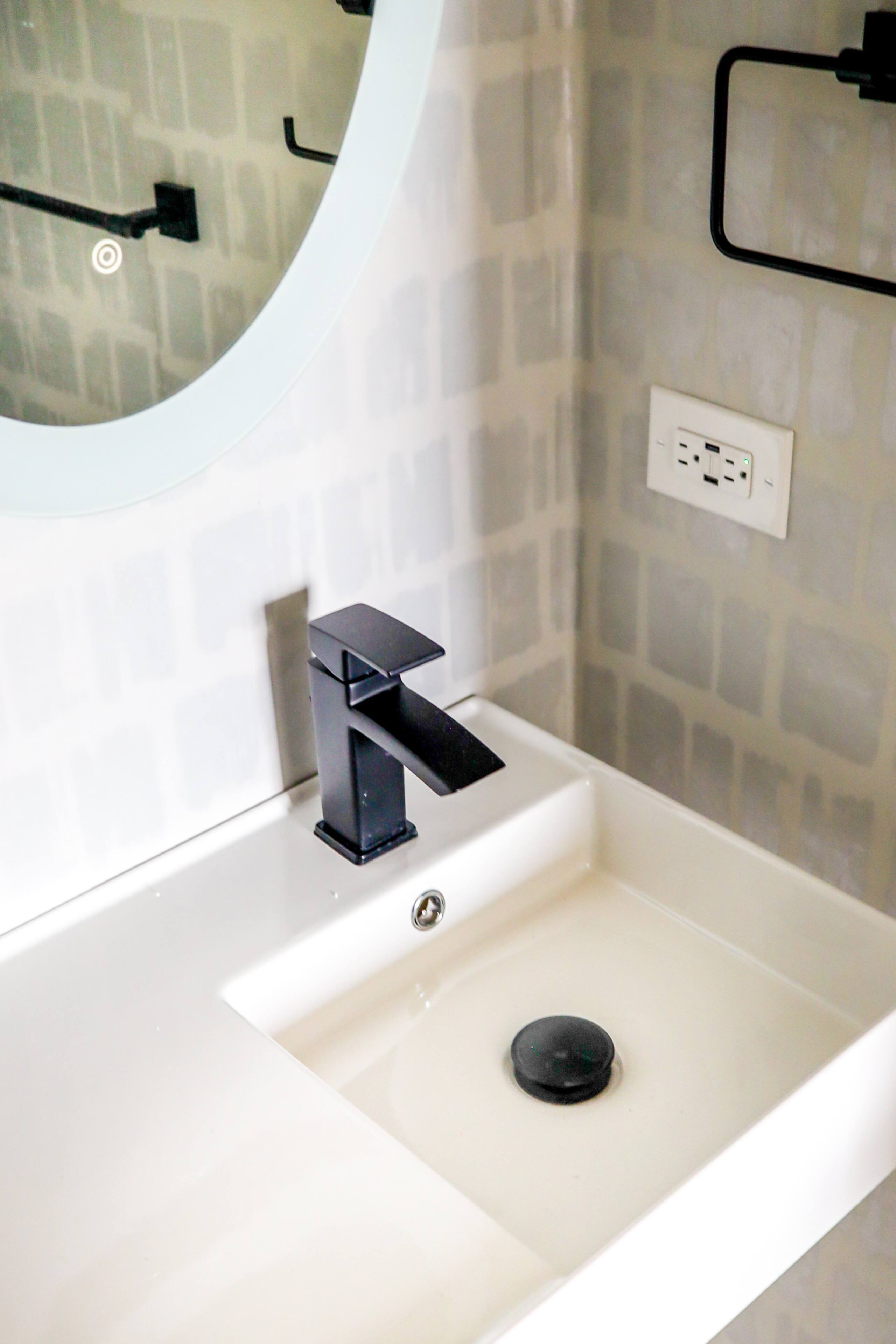 Condo in Honolulu · ★4.8 · 1 bedroom · 1 bed · 1 private bath - Image 38