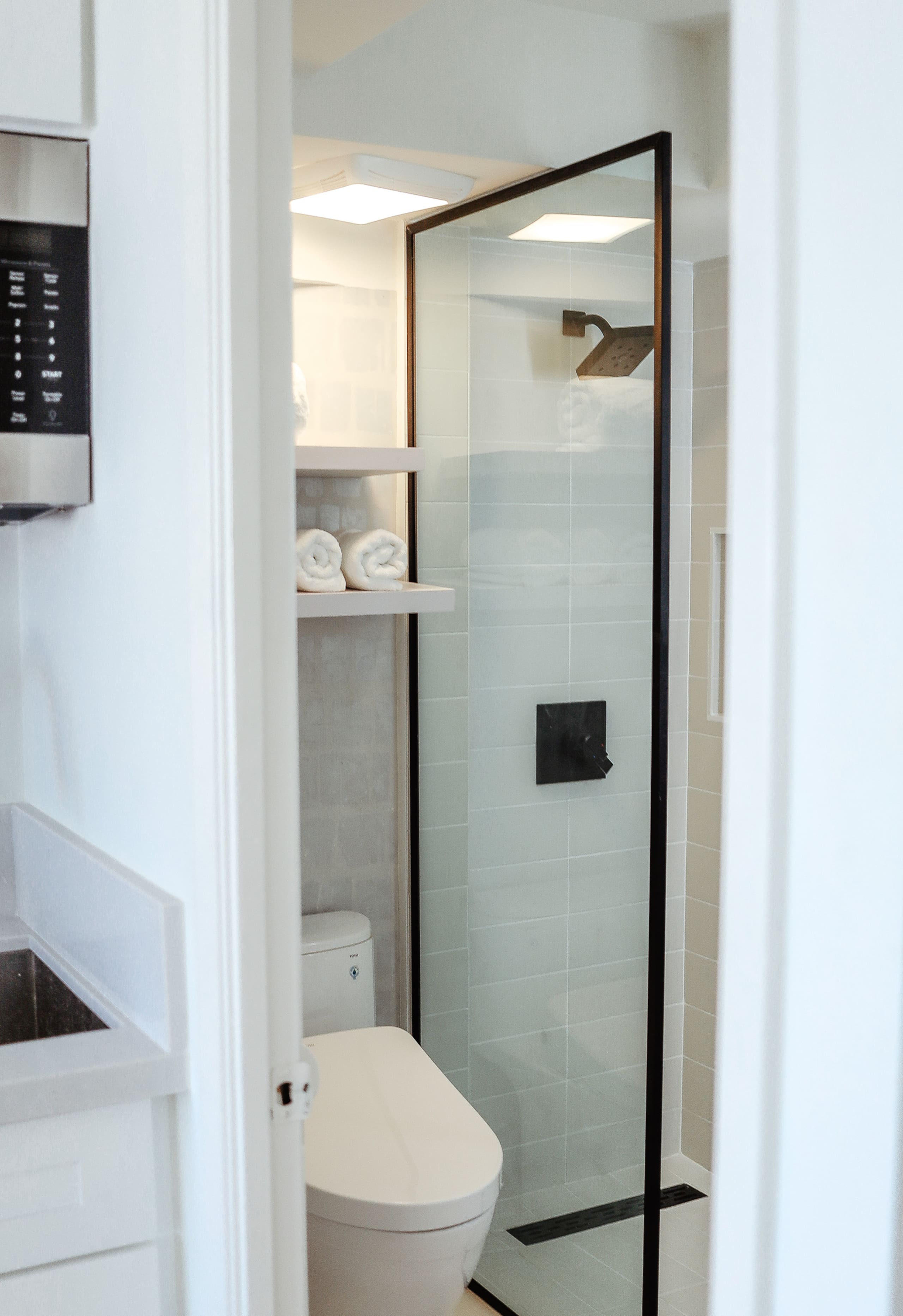 Condo in Honolulu · ★4.8 · 1 bedroom · 1 bed · 1 private bath - Image 29