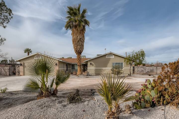 New Renovated Villa *Pool* Near Strip*Convention gallery image 2