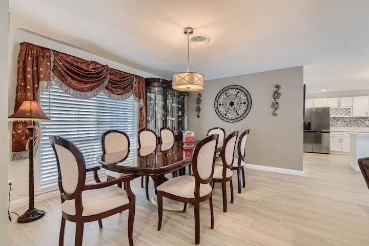 New Renovated Villa *Pool* Near Strip*Convention