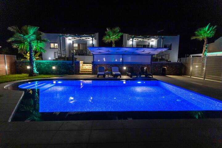 3 Bedroom House with PRIVATE Pool for up to 6 ! gallery image 5