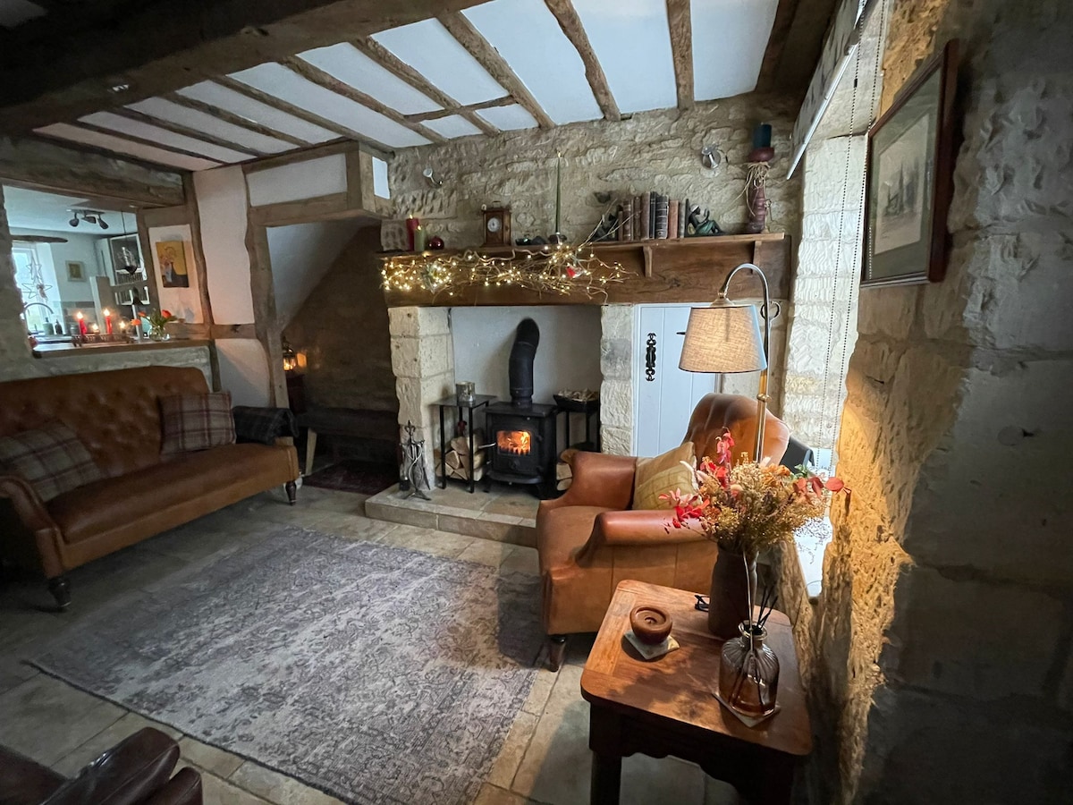 Top Airbnb: Cosy 2 Bedroom Cotswold Cottage with Large Garden in Winchcombe