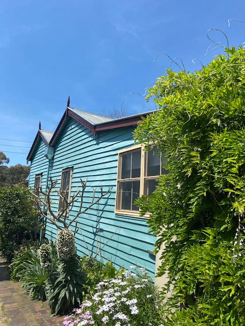 Lighthouse View 1890’s Cottage -Central Tilba