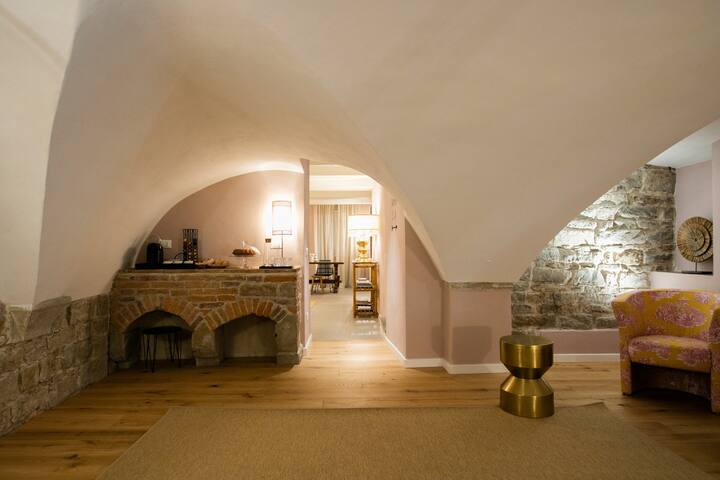 Luxury Apartment with view on Piazza Pitti gallery image 3