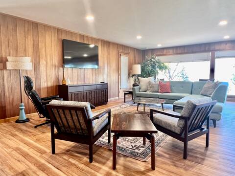 Large Home in Historical Park near Lambeau Field