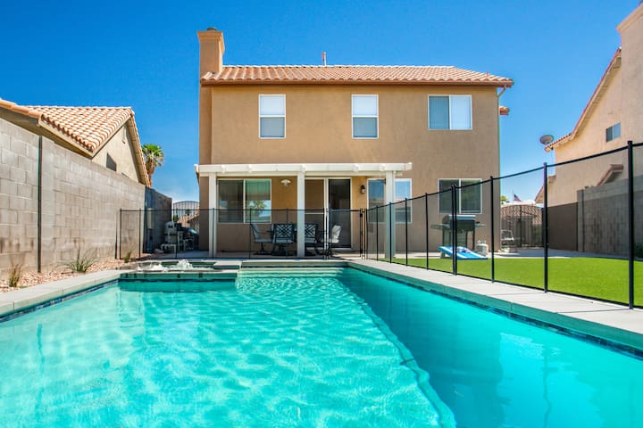4BR Vegas Home w/ NEW Pool & Spa! Oasis of Luxury
