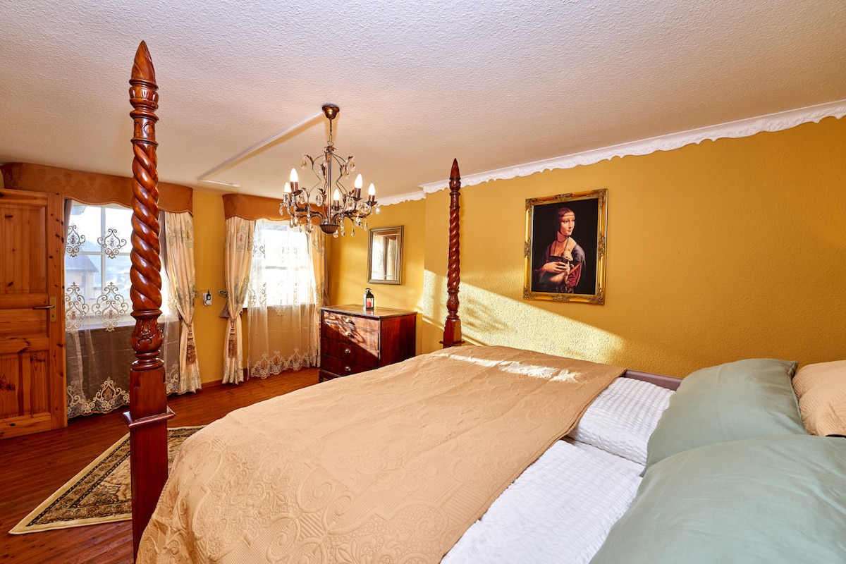 Das Gelbe Zimmer - mit Morgensonne! Nachempfunden einem französischen Château.