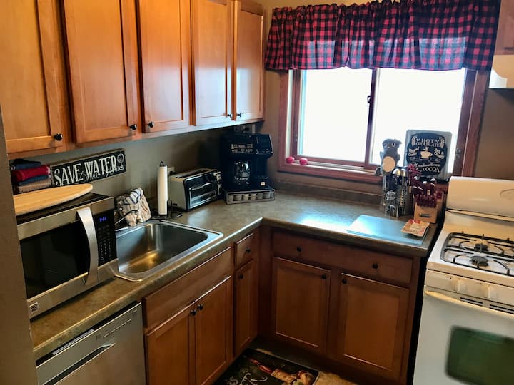 The Campfire Lodge Big Powderhorn w/Hot Tub Cabins for Rent in