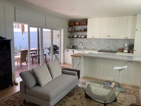 Top Airbnb: Renovated cottage in quiet peaceful part of Avalon in Sydney